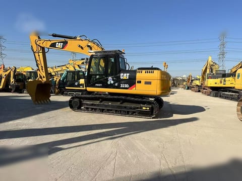 2012 Caterpillar 323DL crawler excavator, side profile view 2012 Caterpillar 323DL crawler excavator, side profile view