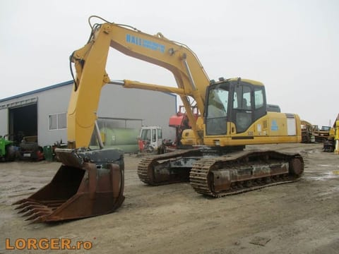 2003 Komatsu PC290 crawler excavator, front three-quarter view 2003 Komatsu PC290 crawler excavator, front three-quarter view