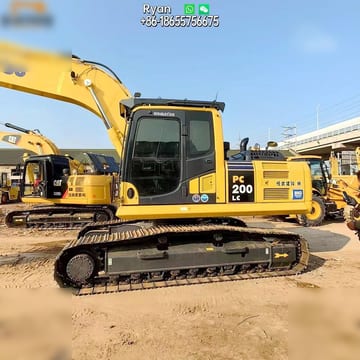 2012 Komatsu PC200 LC-8 crawler excavator side view 2012 Komatsu PC200 LC-8 crawler excavator side view