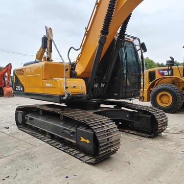 2023 Hyundai R220LC-9S crawler excavator, rear three-quarter view 2023 Hyundai R220LC-9S crawler excavator, rear three-quarter view
