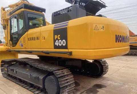 2023 Komatsu PC400 crawler excavator, rear three-quarter view 2023 Komatsu PC400 crawler excavator, rear three-quarter view