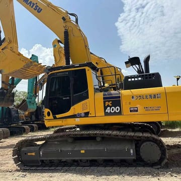 2020 Komatsu PC400-8 crawler excavator side view 2020 Komatsu PC400-8 crawler excavator side view