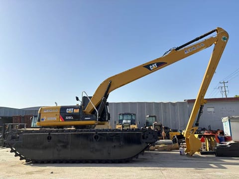 2016 Caterpillar 320CL amphibious excavator, side profile view 2016 Caterpillar 320CL amphibious excavator, side profile view
