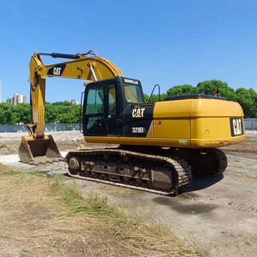 2016 Caterpillar 329D2 crawler excavator, side view 2016 Caterpillar 329D2 crawler excavator, side view
