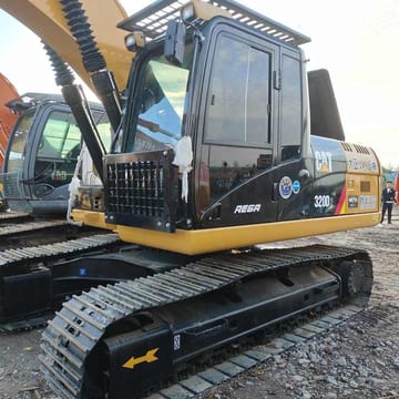 Escavatore cingolato Caterpillar 320D2 del 2020, vista laterale Escavatore cingolato Caterpillar 320D2 del 2020, vista laterale