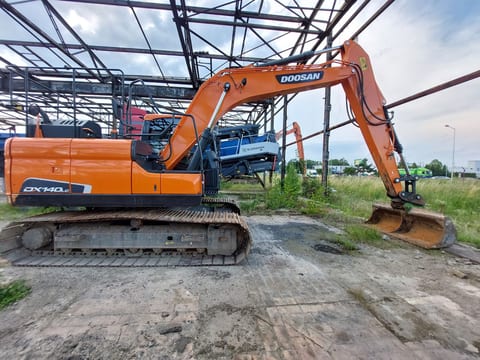 2021 Doosan DX140LC-5 crawler excavator side view 2021 Doosan DX140LC-5 crawler excavator side view
