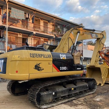 2018 Caterpillar 330DL crawler excavator, rear three-quarter view 2018 Caterpillar 330DL crawler excavator, rear three-quarter view