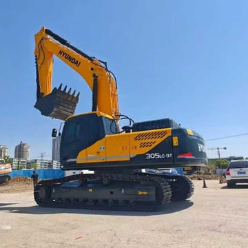 2021 Hyundai 305LC-9T crawler excavator, side view 2021 Hyundai 305LC-9T crawler excavator, side view