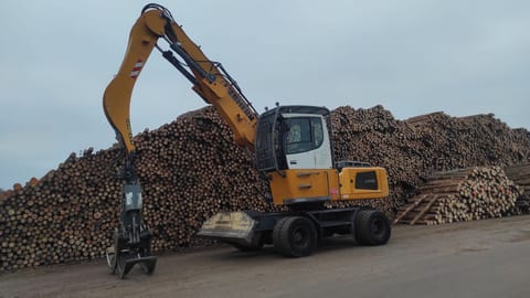 2015 Liebherr LH35 M material handler, side view 2015 Liebherr LH35 M material handler, side view