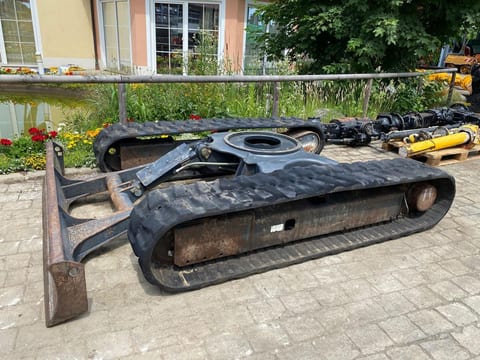 2005 Hitachi ZX50U-2 mini excavator undercarriage view 2005 Hitachi ZX50U-2 mini excavator undercarriage view