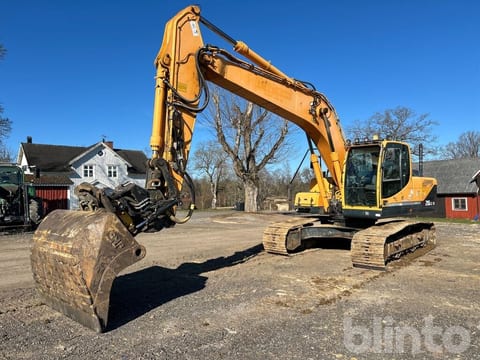 2011 Hyundai R210LC-9 crawler excavator, side view 2011 Hyundai R210LC-9 crawler excavator, side view