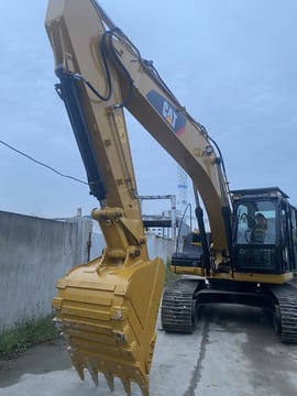 Гусеничний екскаватор 2015 Caterpillar 320D, передній три чверті Гусеничний екскаватор 2015 Caterpillar 320D, передній три чверті