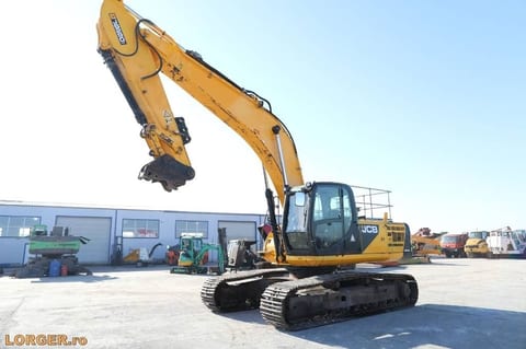 2014 JCB JS290LC crawler excavator, side view 2014 JCB JS290LC crawler excavator, side view