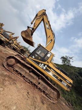 2013 Caterpillar 330B crawler excavator, side profile view 2013 Caterpillar 330B crawler excavator, side profile view
