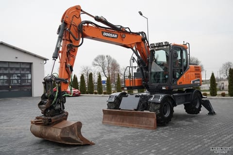 2019 Doosan DX140W wheel excavator, side profile view 2019 Doosan DX140W wheel excavator, side profile view