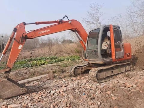 2016 Hitachi Zaxis 70 mini excavator side view 2016 Hitachi Zaxis 70 mini excavator side view