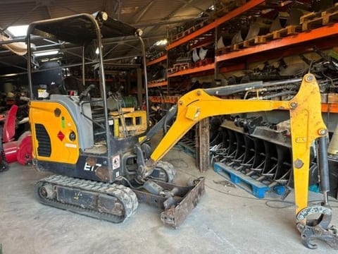 2020 Bobcat E17 mini excavator, side view 2020 Bobcat E17 mini excavator, side view