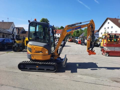 XCMG XE27E mini excavator side view XCMG XE27E mini excavator side view