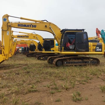 Excavatrice sur chenilles Komatsu PC200-8 2024, vue de profil Excavatrice sur chenilles Komatsu PC200-8 2024, vue de profil