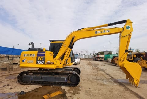 2024 Komatsu PC130 crawler excavator, side view 2024 Komatsu PC130 crawler excavator, side view