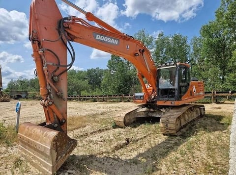 2015 Doosan DX255LC-3 crawler excavator, front three-quarter view 2015 Doosan DX255LC-3 crawler excavator, front three-quarter view