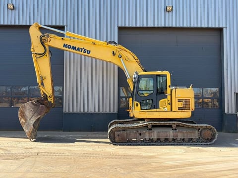 2012 Komatsu PC228USLC-8 crawler excavator, side view 2012 Komatsu PC228USLC-8 crawler excavator, side view