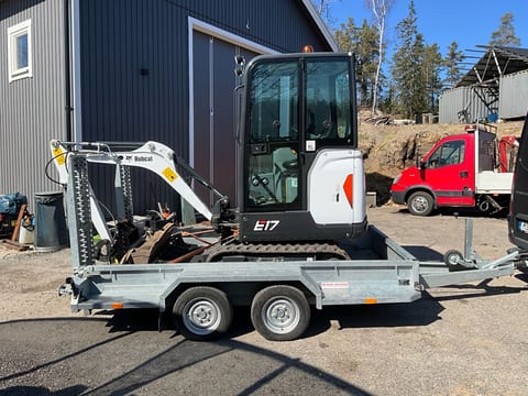 2022 Bobcat E17 mini excavator, side view 2022 Bobcat E17 mini excavator, side view