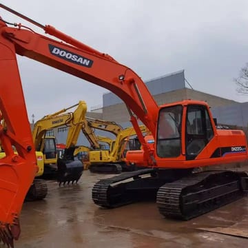 2019 Doosan DH220-7 crawler excavator, side view