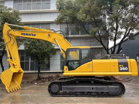 2022 Komatsu PC360 crawler excavator side view 2022 Komatsu PC360 crawler excavator side view
