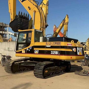 1996 Caterpillar 325BL crawler excavator, side view 1996 Caterpillar 325BL crawler excavator, side view