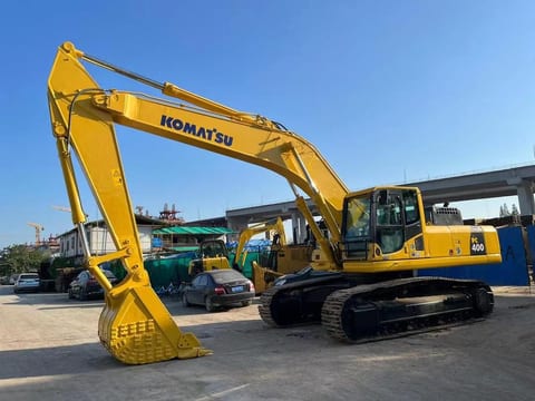 2019 Komatsu PC400-8 crawler excavator, side view 2019 Komatsu PC400-8 crawler excavator, side view