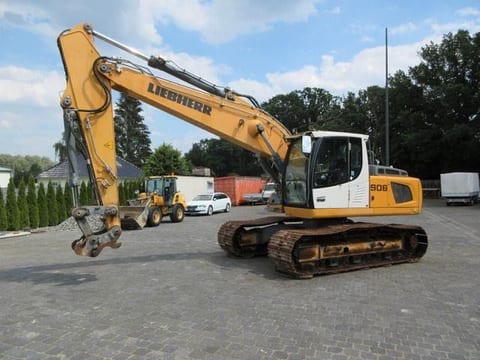 2013 Liebherr R906 crawler excavator side view 2013 Liebherr R906 crawler excavator side view