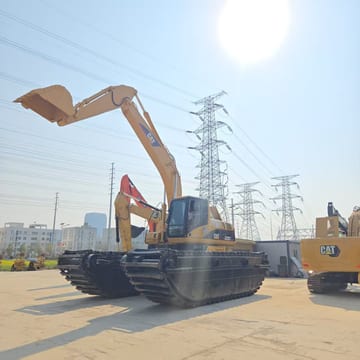 2021 Caterpillar 320C amphibious excavator, side view 2021 Caterpillar 320C amphibious excavator, side view
