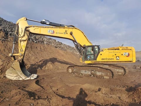 2024 Caterpillar 395 crawler excavator side view 2024 Caterpillar 395 crawler excavator side view