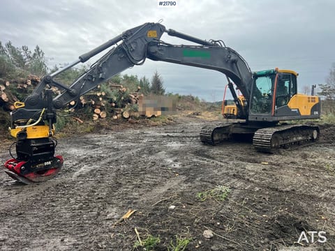 2010 Volvo EC210CL crawler excavator side view 2010 Volvo EC210CL crawler excavator side view