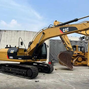 2016 Caterpillar 320D2 гусеничний екскаватор, задній тричвертний вид 2016 Caterpillar 320D2 гусеничний екскаватор, задній тричвертний вид