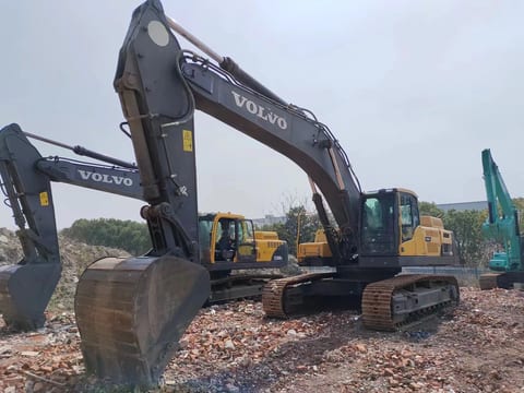 2020 Volvo EC480DL crawler excavator, front three-quarter view 2020 Volvo EC480DL crawler excavator, front three-quarter view