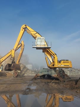 2005 Liebherr A944BHD material handler side view 2005 Liebherr A944BHD material handler side view