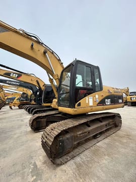 Гусеничный экскаватор 2008 Caterpillar 320D, вид сбоку Гусеничный экскаватор 2008 Caterpillar 320D, вид сбоку