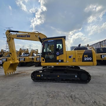 2022 Komatsu PC200-8 Raupenbagger, Seitenansicht 2022 Komatsu PC200-8 Raupenbagger, Seitenansicht
