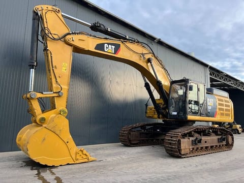 2015 Caterpillar 352F crawler excavator, side profile view 2015 Caterpillar 352F crawler excavator, side profile view