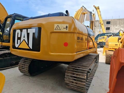 2019 Caterpillar 320D2 Raupenbagger Heckansicht 2019 Caterpillar 320D2 Raupenbagger Heckansicht