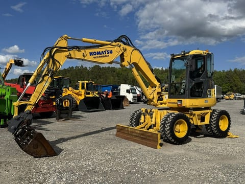 2009 Komatsu PW98MR-8 wheel excavator side view 2009 Komatsu PW98MR-8 wheel excavator side view