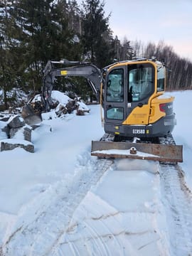 2018 Volvo ECR58D mini excavator front view