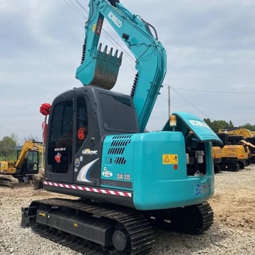 Kobelco SK75 crawler excavator, rear three-quarter view Kobelco SK75 crawler excavator, rear three-quarter view