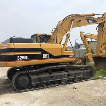 2020 Caterpillar 325BL crawler excavator, side view 2020 Caterpillar 325BL crawler excavator, side view