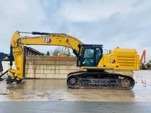 2023 Caterpillar 352 crawler excavator, side view 2023 Caterpillar 352 crawler excavator, side view