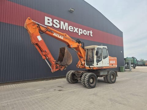 2001 Atlas 1404 wheel excavator side view 2001 Atlas 1404 wheel excavator side view