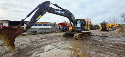 2018 Volvo EC300EL crawler excavator, side profile view 2018 Volvo EC300EL crawler excavator, side profile view
