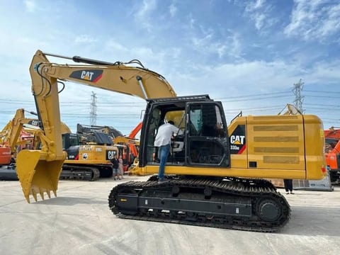 2024 Caterpillar 330GC crawler excavator, side profile view 2024 Caterpillar 330GC crawler excavator, side profile view